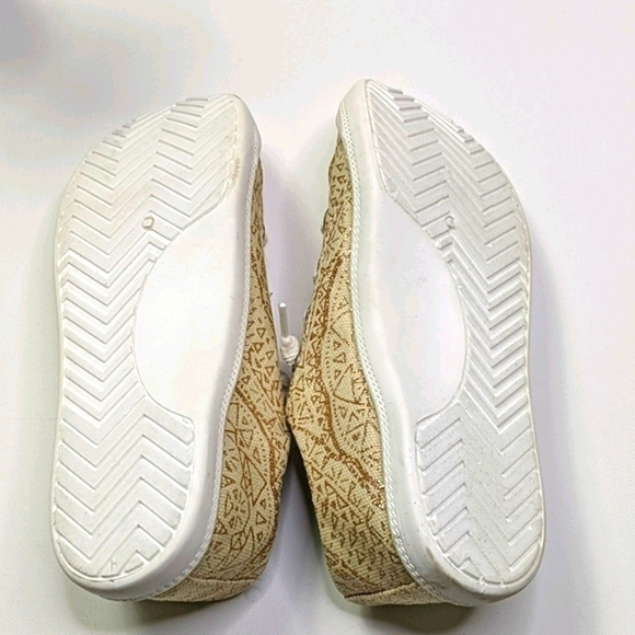 Not Rated Mizumi gold thread sneakers in cream - Picture 7 of 8